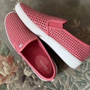 Micheal Kors Olivia Slip on in bright pink